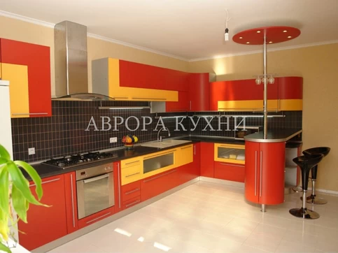 Угловая красно-желтая кухня с барной стойкой "Зета арт.1" МДФ глянец