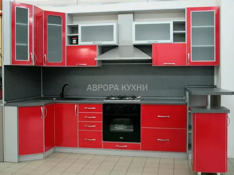 П-образная кухня из итальянского красного пластика "arpa арт.39"