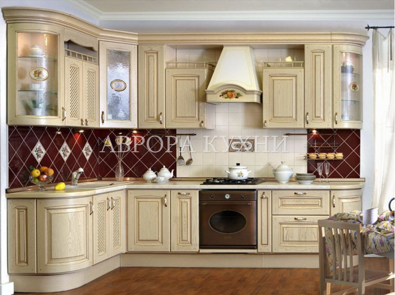 Бежевая кухня с радиусными фасадами "Анна арт.17" массив