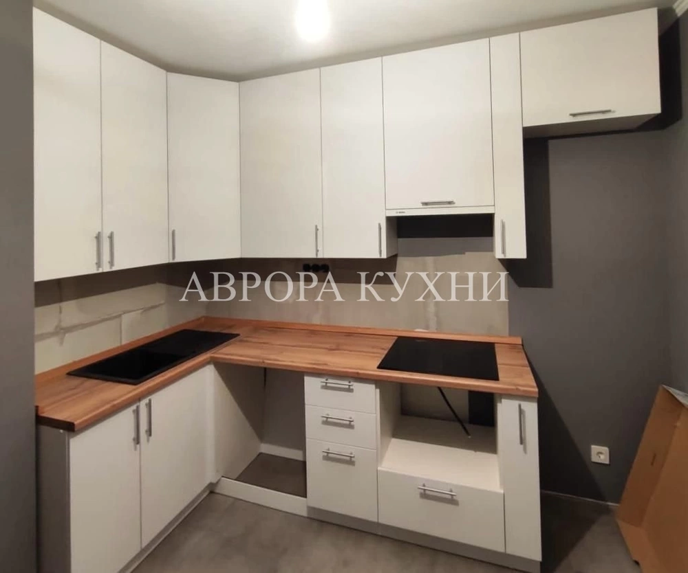 Готовый проект белой кухни с деревом из МДФ Готовый проект белой кухни с деревом из МДФ