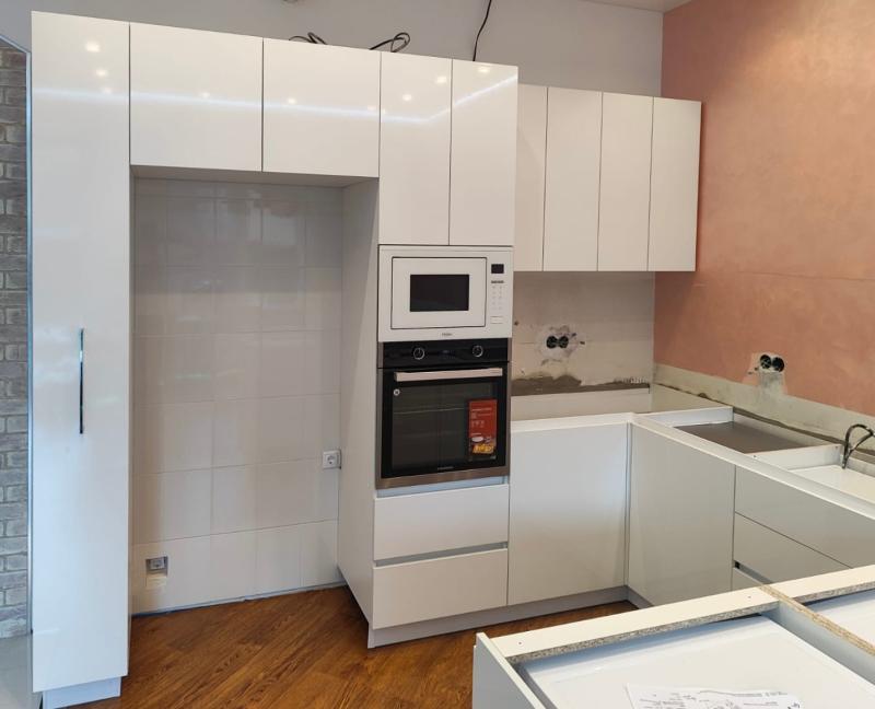 Реализованный проект П-образной кухни из МДФ