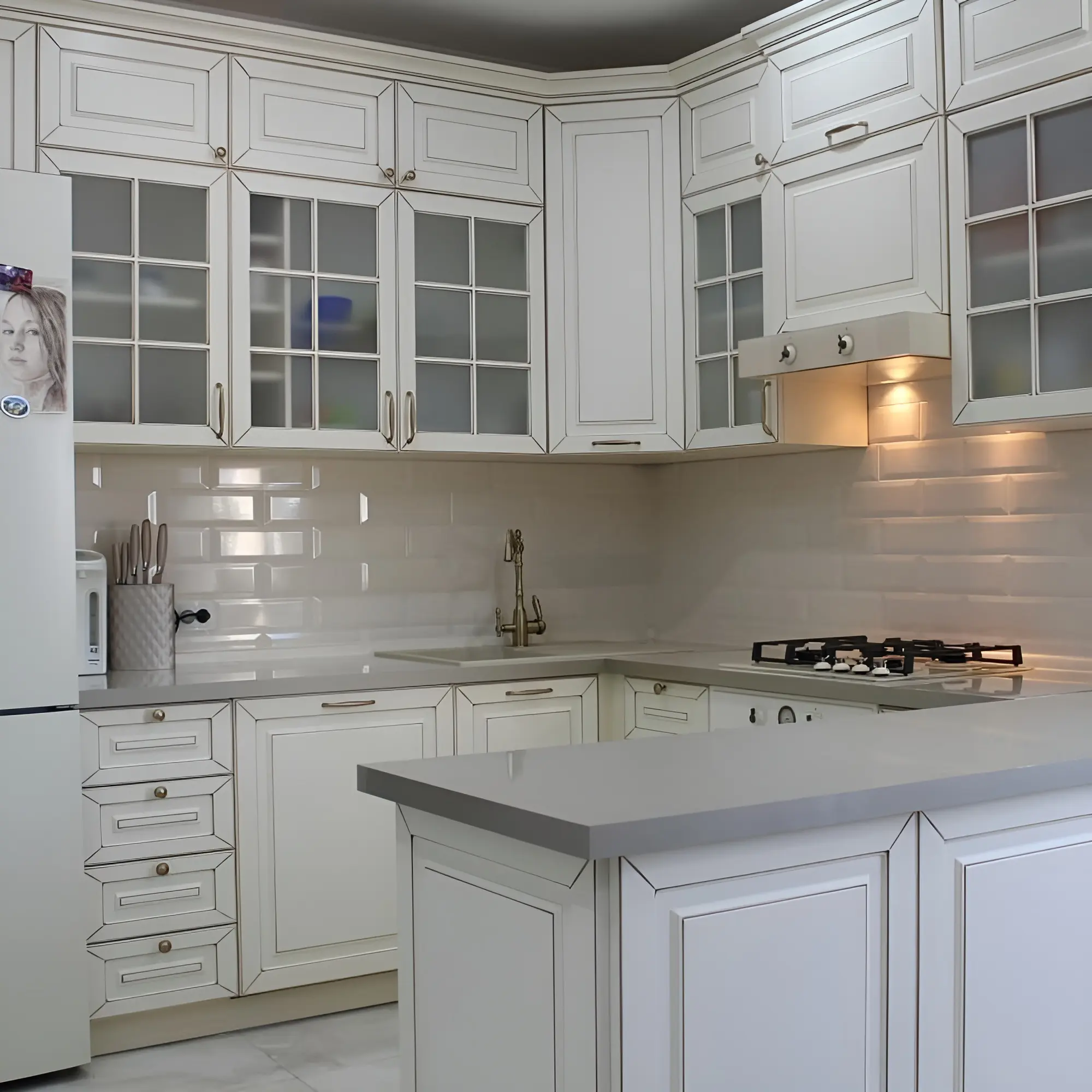 Белая кухня "Венера арт.6" мдф с патиной