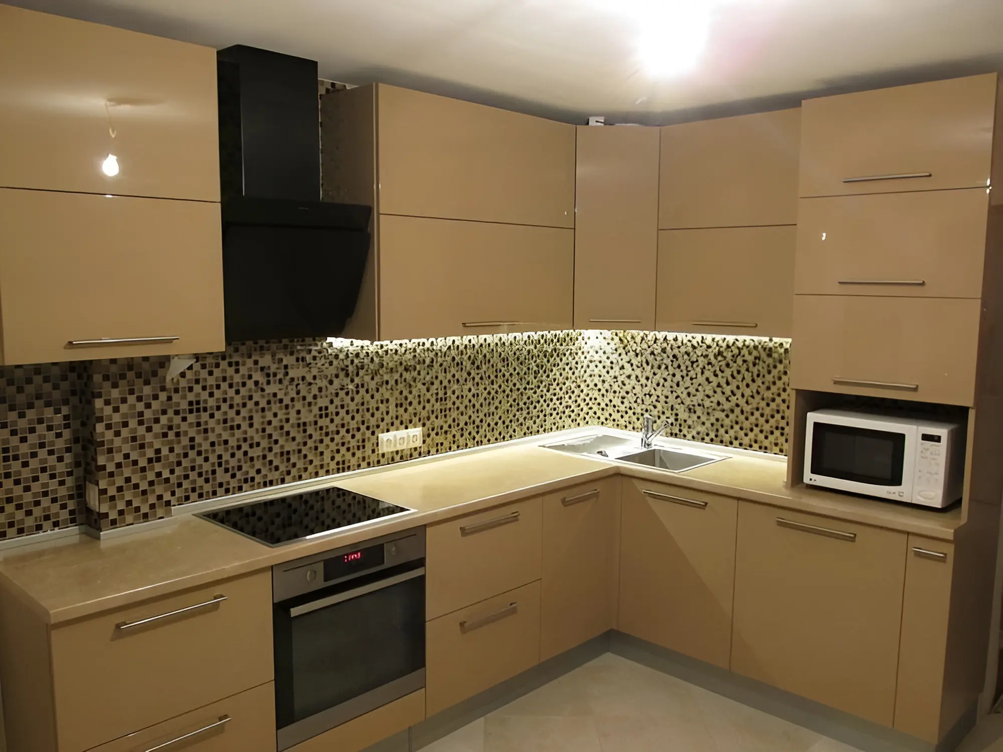 Бежевая угловая кухня от производителя "Лагуна арт.36" МДФ глянец