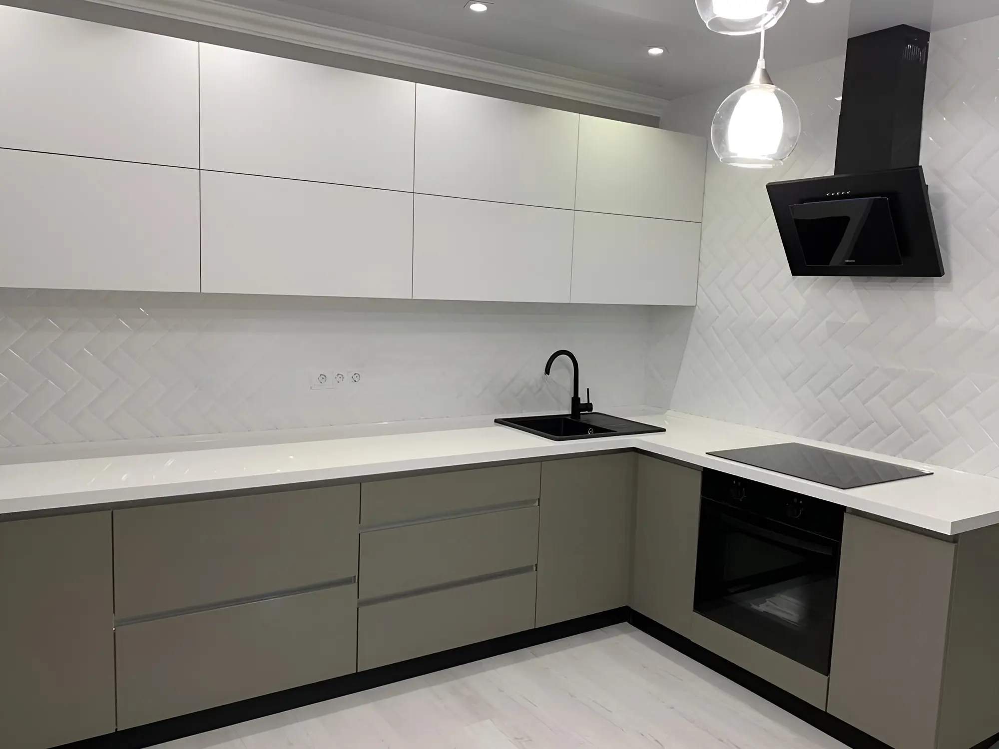 Кухня на заказ ручка профиль Gola "Полина арт.16" МДФ суперматовый