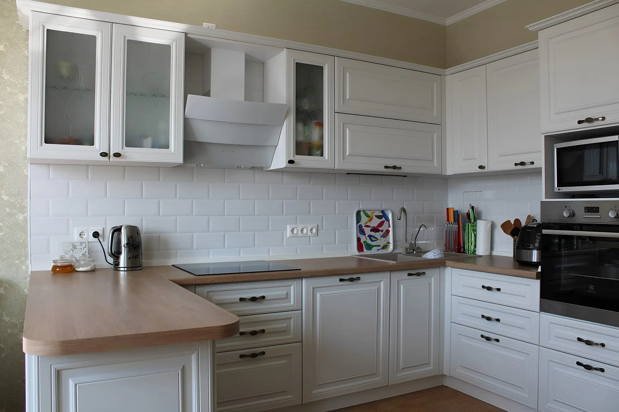 Классическая п-образная кухня "Триада арт.7" мдф